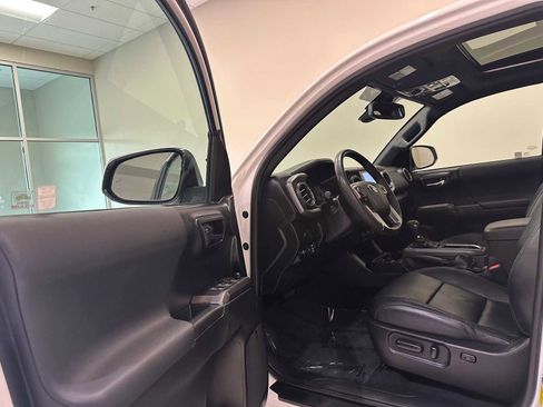 Certified 2021 Toyota Tacoma TRD Off-Road w/ TRD Premium Off Road Package AWD/4WD image 22