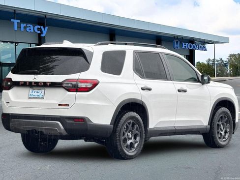 New 2026 Honda Pilot TrailSport image 4