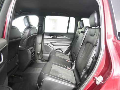 Used 2023 Jeep Grand Cherokee Altitude AWD/4WD image 17