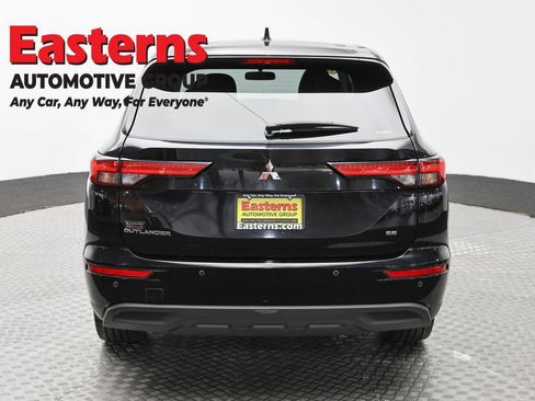 Used 2024 Mitsubishi Outlander SE AWD/4WD image 5