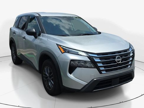Used 2024 Nissan Rogue S FWD image 4