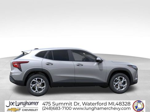 New 2026 Chevrolet Trax LS w/ LS Convenience Package FWD image 5