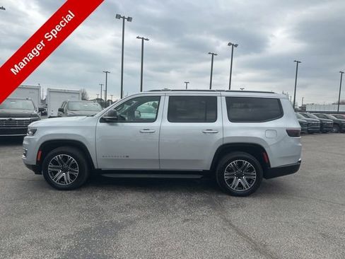 Used 2024 Jeep Wagoneer Series II w/ Flexible Seating Group AWD/4WD image 6