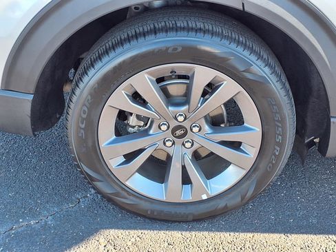 Used 2022 Ford Explorer XLT w/ Equipment Group 202A image 9