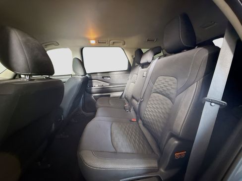 Used 2022 Nissan Pathfinder SV image 25