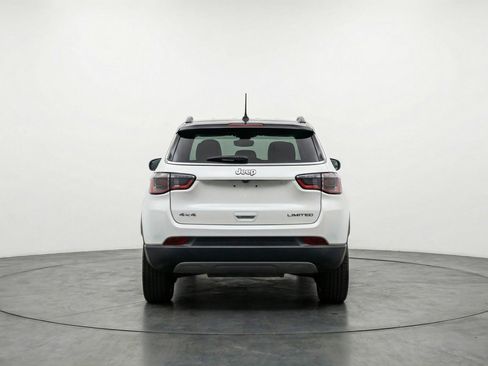 Used 2025 Jeep Compass Limited image 7