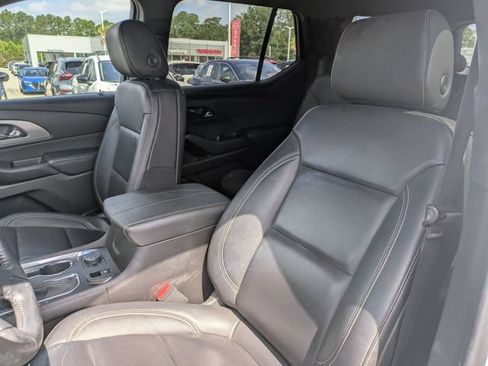 Used 2022 Chevrolet Traverse LT FWD image 15