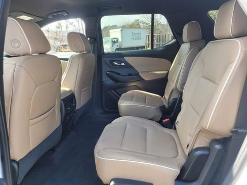 Used 2023 Chevrolet Traverse Premier image 10