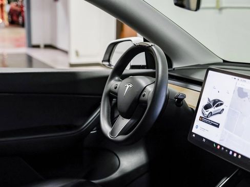 Used 2021 Tesla Model Y Long Range image 15