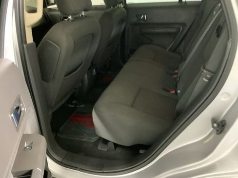 Used 2010 Ford Edge SE image 19
