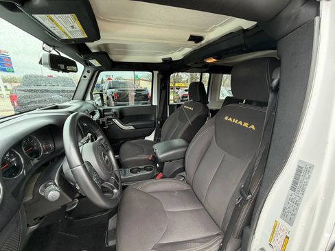 Used 2015 Jeep Wrangler Unlimited Sahara w/ Connectivity Group image 9