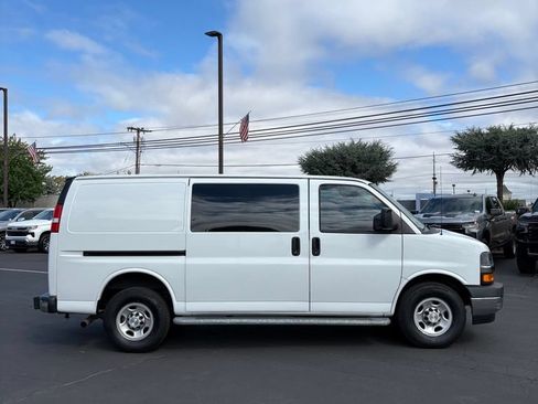 Used 2019 Chevrolet Express 2500 w/ Driver Convenience Package RWD image 4