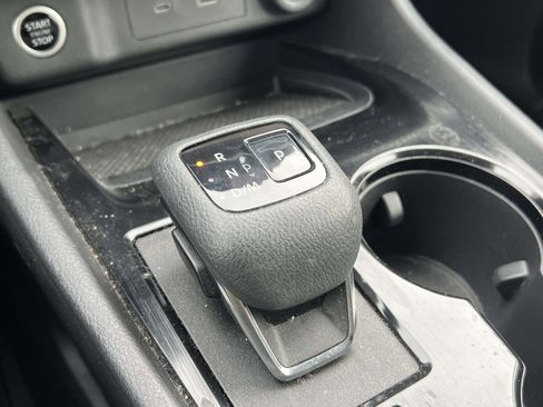 Used 2022 Nissan Rogue SV image 31