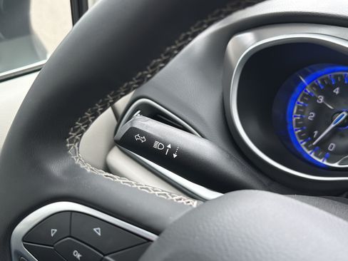 Used 2023 Chrysler Pacifica Touring-L FWD image 18