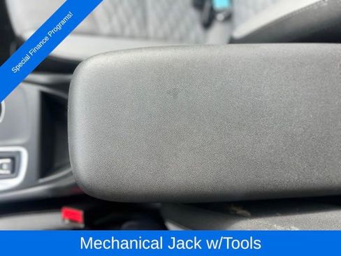 Used 2018 Chevrolet Equinox LS image 18