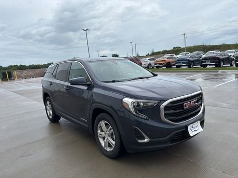 Used 2019 GMC Terrain SLE FWD image 1