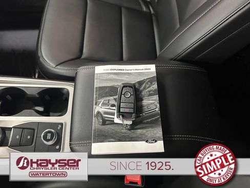 Used 2023 Ford Explorer XLT w/ Equipment Group 202A AWD/4WD image 49