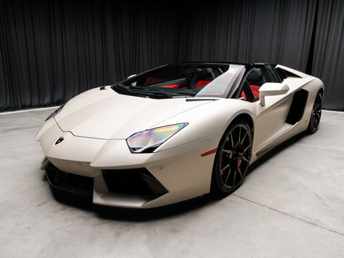 Used 2015 Lamborghini Aventador LP 700-4 image 13