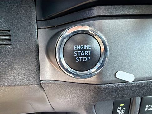 Used 2019 Toyota Tacoma Limited image 27