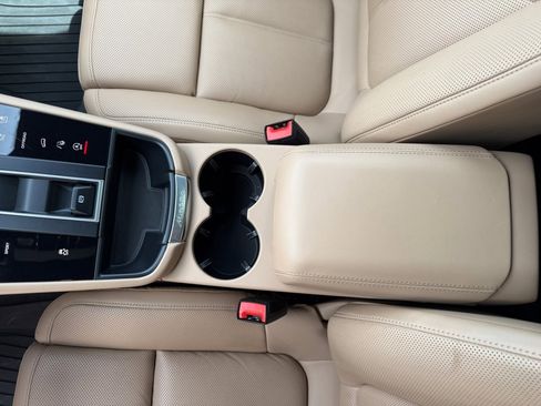 Certified 2023 Porsche Macan image 18