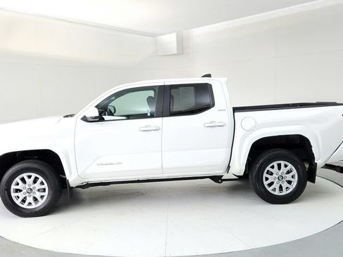 Used 2024 Toyota Tacoma SR5 AWD/4WD image 3