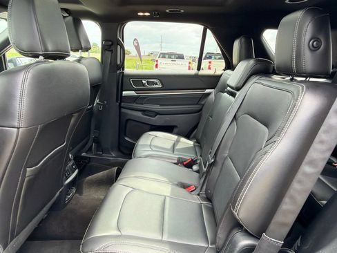 Used 2018 Ford Explorer Limited w/ Equipment Group 301A AWD/4WD image 11