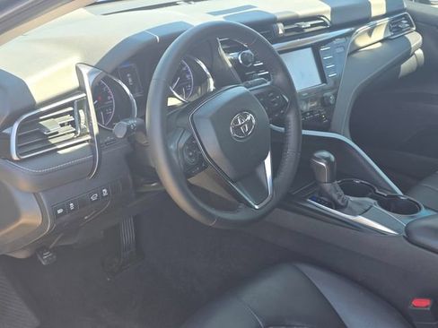 Used 2020 Toyota Camry SE w/ Blackout Package FWD image 7