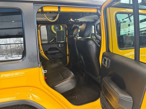 Used 2019 Jeep Wrangler Unlimited Sahara w/ Uconnect 4C Nav & Sound Group image 17