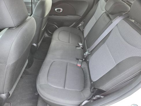 Used 2019 Kia Soul + image 11