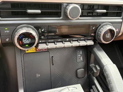 Used 2025 Toyota 4Runner Limited AWD/4WD image 15