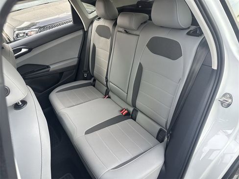 Used 2022 Volkswagen Taos SE image 24