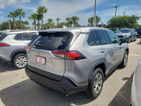 Certified 2022 Toyota RAV4 LE FWD image 6