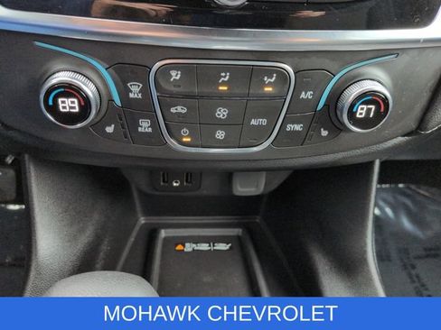 Used 2023 Chevrolet Traverse LT AWD/4WD image 19