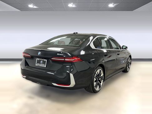 Certified 2025 BMW 530i image 7