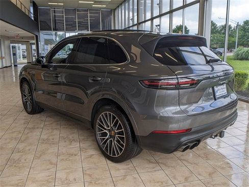 Used 2019 Porsche Cayenne S image 5
