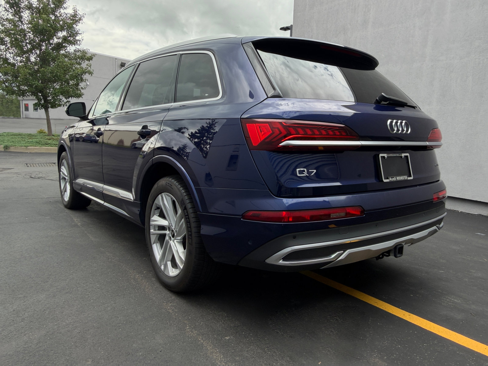 Used 2021 Audi Q7 3.0T Premium Plus w/ Premium Plus Package AWD/4WD image 3