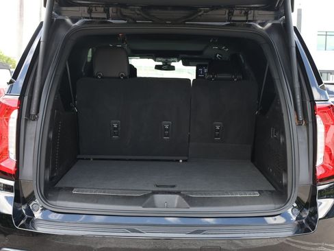 Used 2021 GMC Yukon XL AT4 w/ Rear Media and Nav Package AWD/4WD image 9