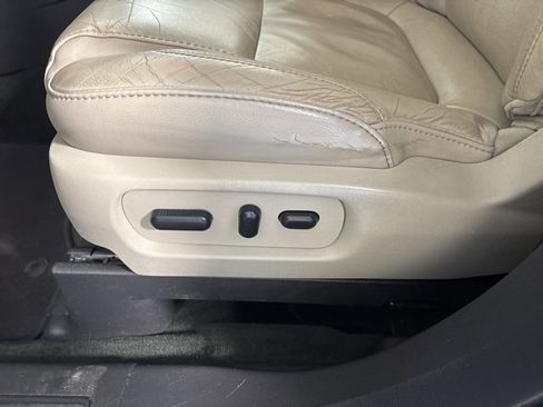 Used 2014 Ford Explorer XLT w/ Equipment Group 202A image 27