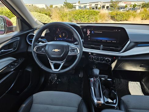 Used 2025 Chevrolet Trax LT w/ Driver Confidence Package FWD image 23