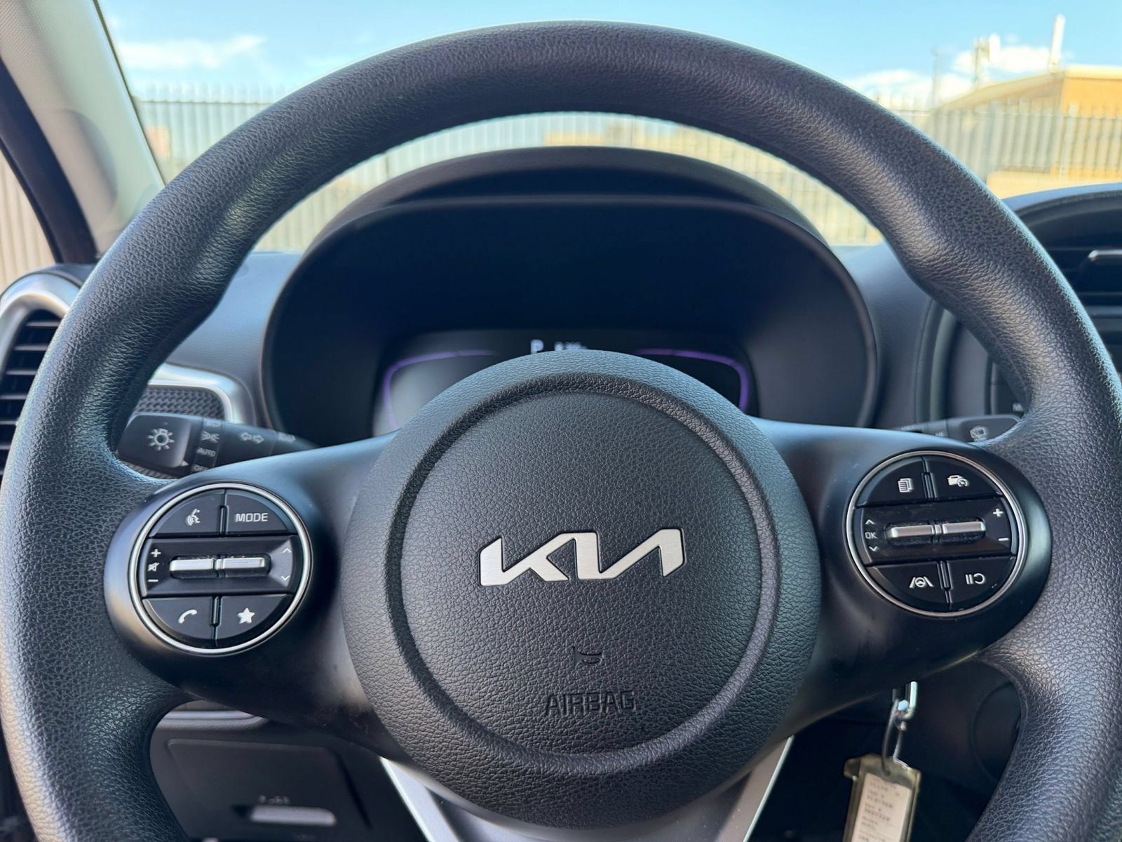 Used 2025 Kia Soul LX w/ LX Technology Package FWD image 25