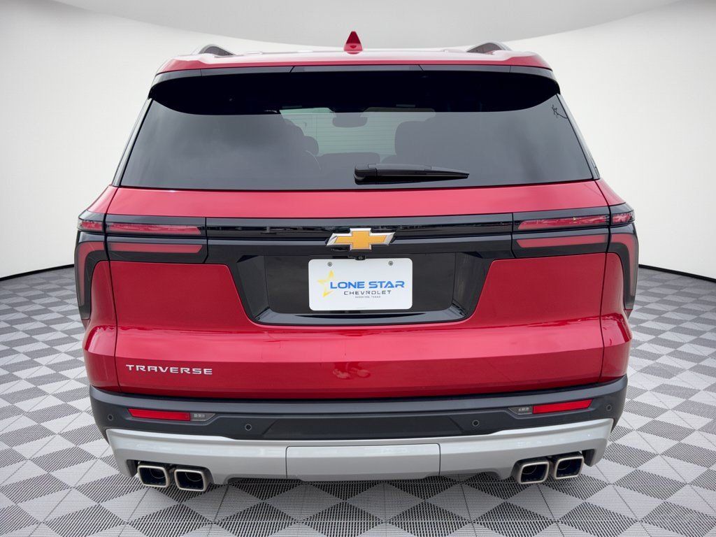 Used 2025 Chevrolet Traverse LT w/ LPO, Floor Liner Package FWD image 11