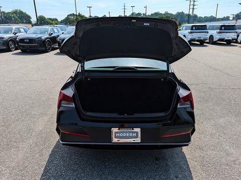 Used 2025 Hyundai Elantra SEL FWD image 15