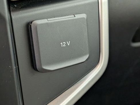 Used 2024 Ford Expedition Limited image 25