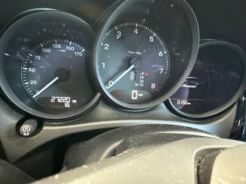 Certified 2023 Porsche Macan AWD/4WD image 6