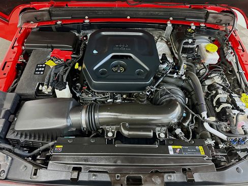 Used 2025 Jeep Wrangler Sahara image 33