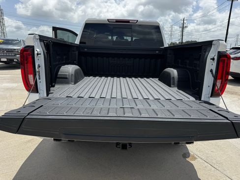 Used 2025 GMC Sierra 1500 AT4 w/ AT4 Preferred Package AWD/4WD image 32