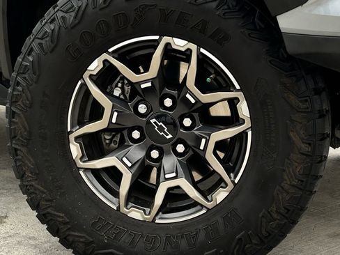 Used 2024 Chevrolet Colorado ZR2 w/ ZR2 Convenience Package III image 11