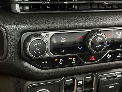 New 2025 Jeep Gladiator Willys image 23