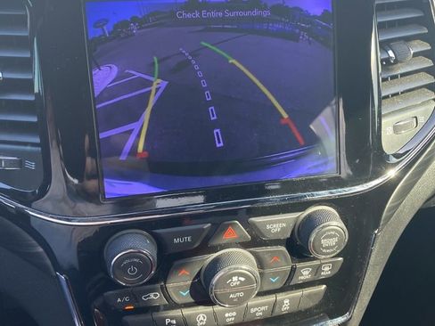 Used 2020 Jeep Grand Cherokee Altitude image 6