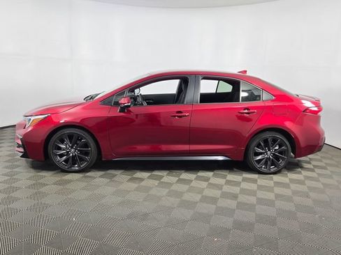 Used 2025 Toyota Corolla SE FWD image 4